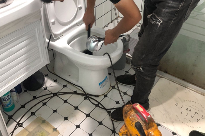 周村马桶堵塞自己疏通还是找师傅？专业上门服务让你省时更省心